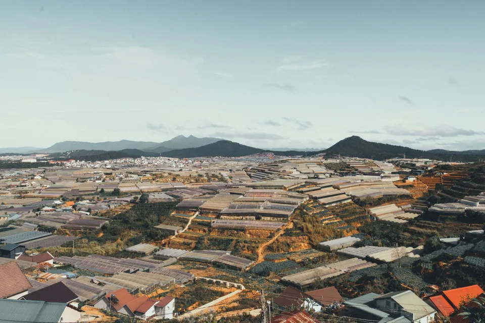 Phòng đôi view vườn, có ban công
